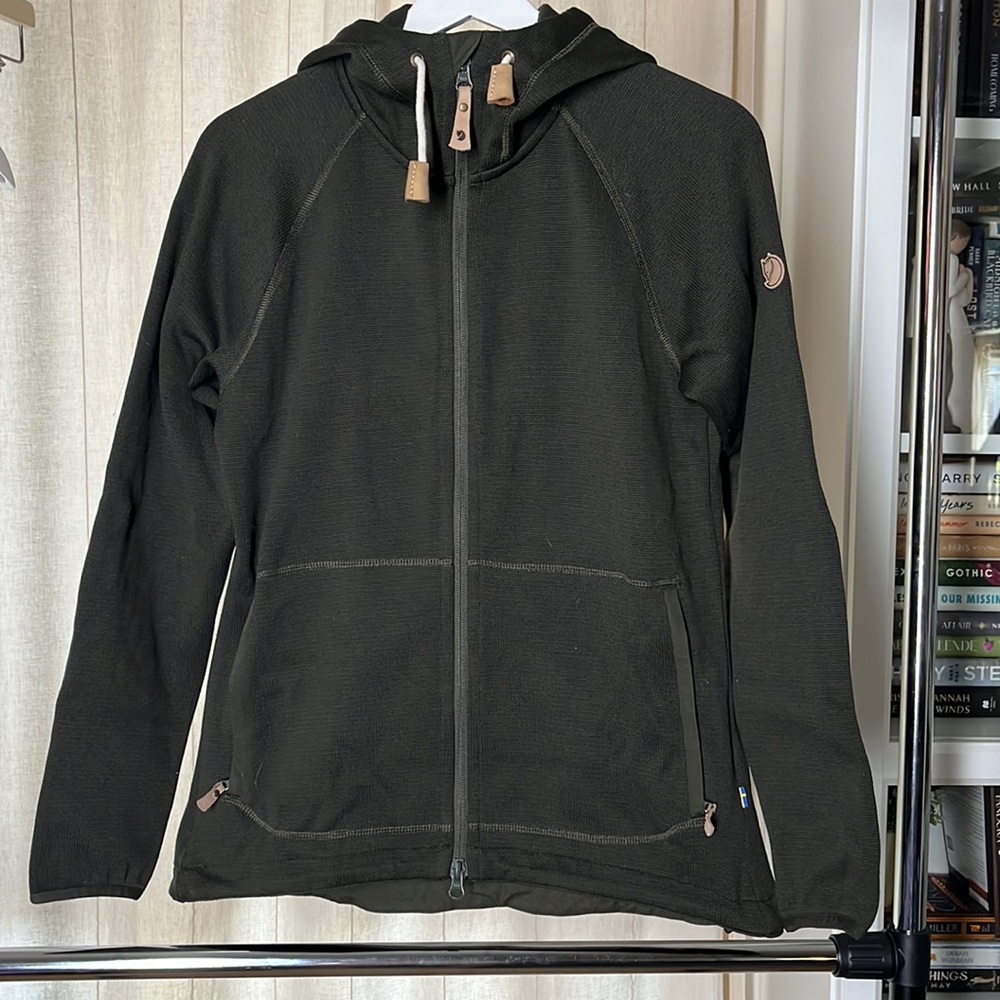 Fjallraven green sweater fleece
